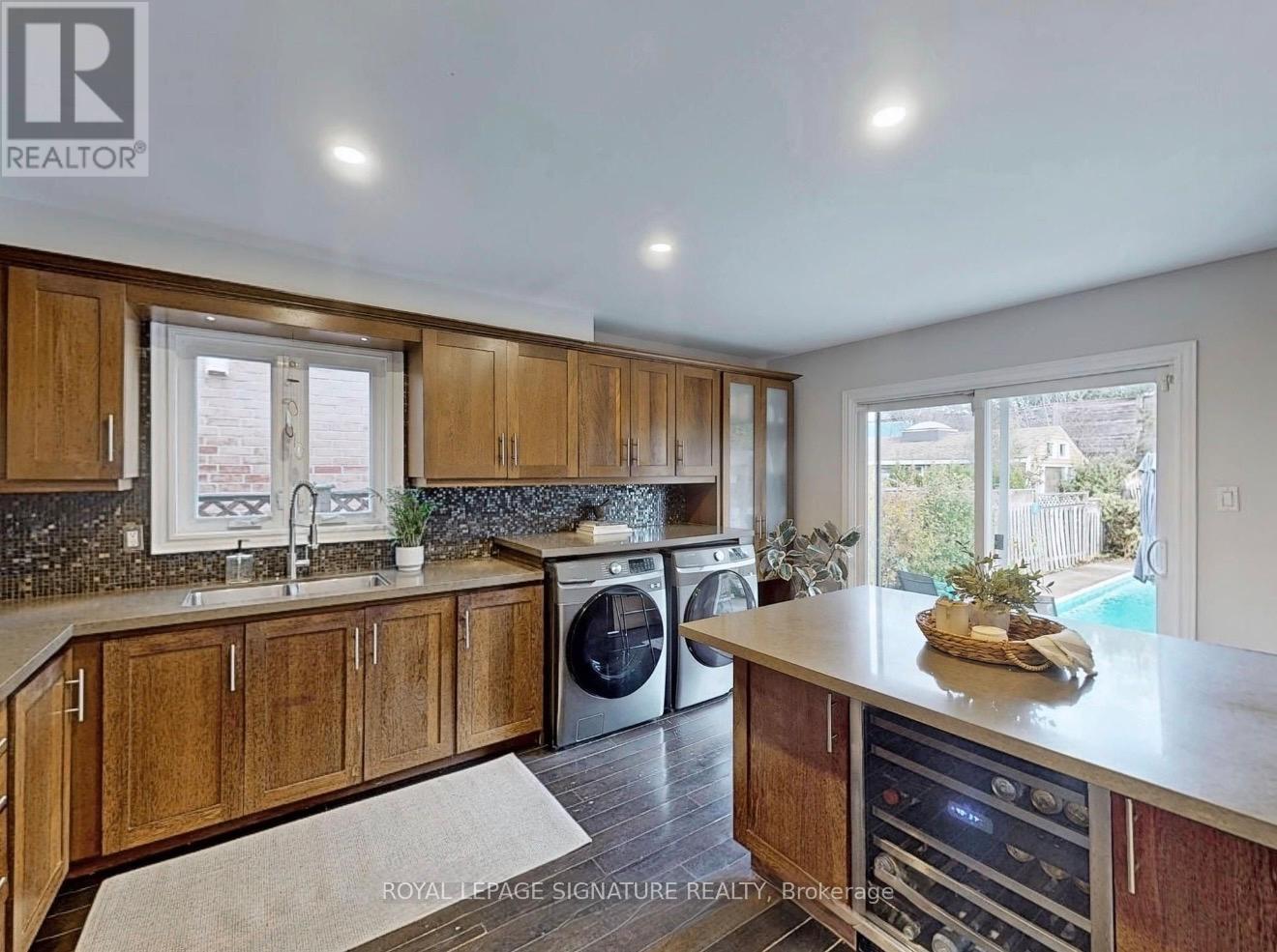 Room - 462 Luzon Crescent, Mississauga, Ontario  L5B 3W9 - Photo 6 - W12739594