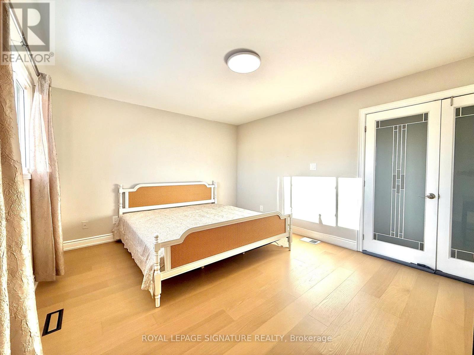 Room - 462 Luzon Crescent, Mississauga, Ontario  L5B 3W9 - Photo 7 - W12739594