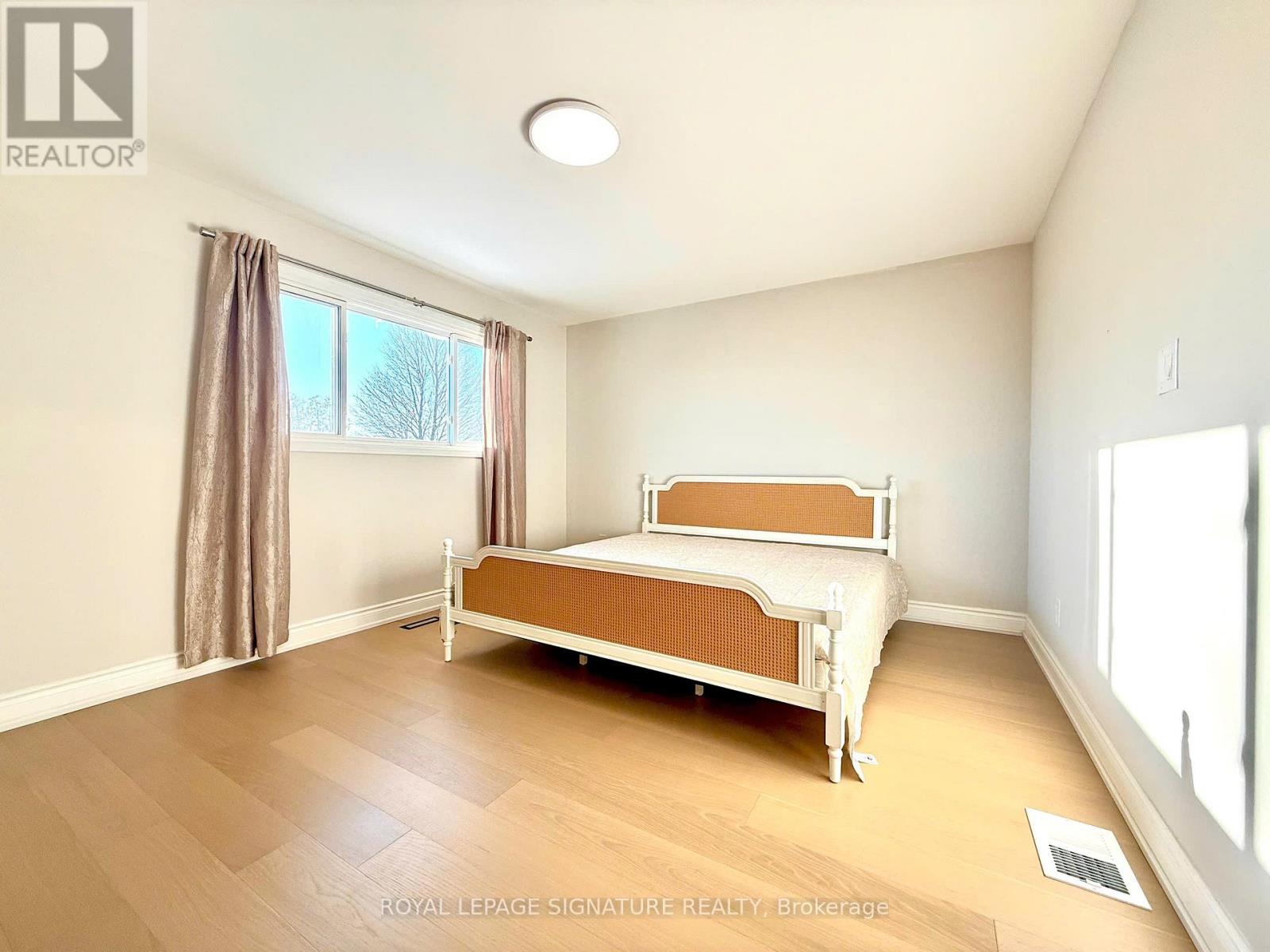 Room - 462 Luzon Crescent, Mississauga, Ontario  L5B 3W9 - Photo 8 - W12739594