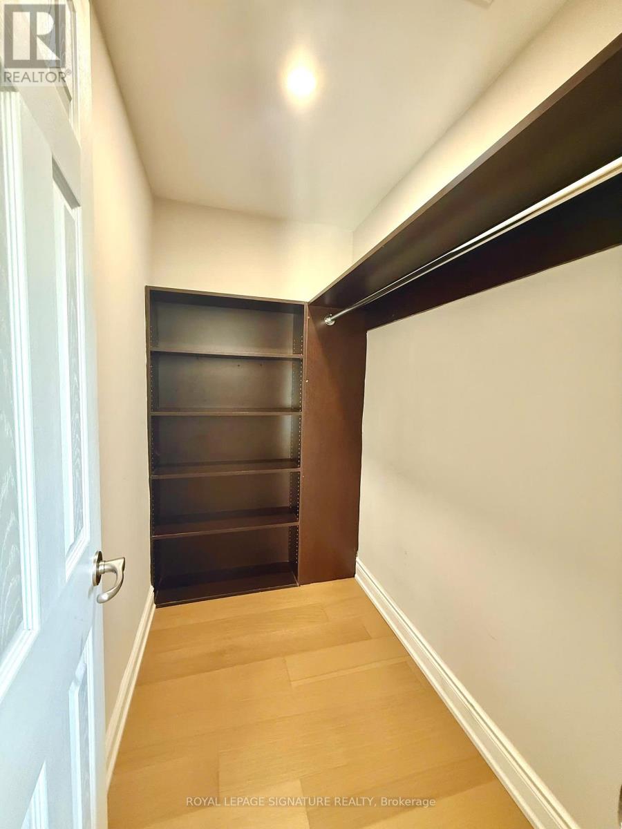 Room - 462 Luzon Crescent, Mississauga, Ontario  L5B 3W9 - Photo 9 - W12739594