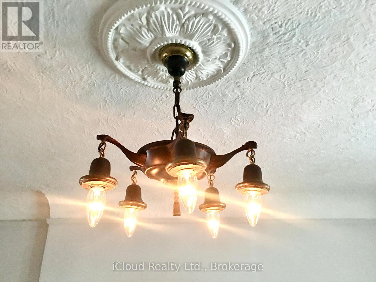 74 Glendale Avenue, Toronto, Ontario  M6R 2T1 - Photo 10 - W12739608