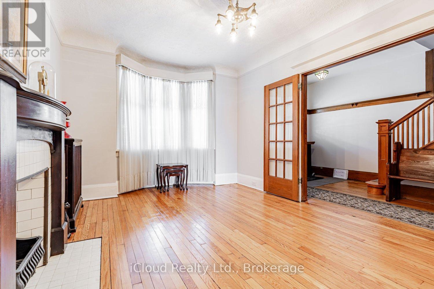 74 Glendale Avenue, Toronto, Ontario  M6R 2T1 - Photo 11 - W12739608
