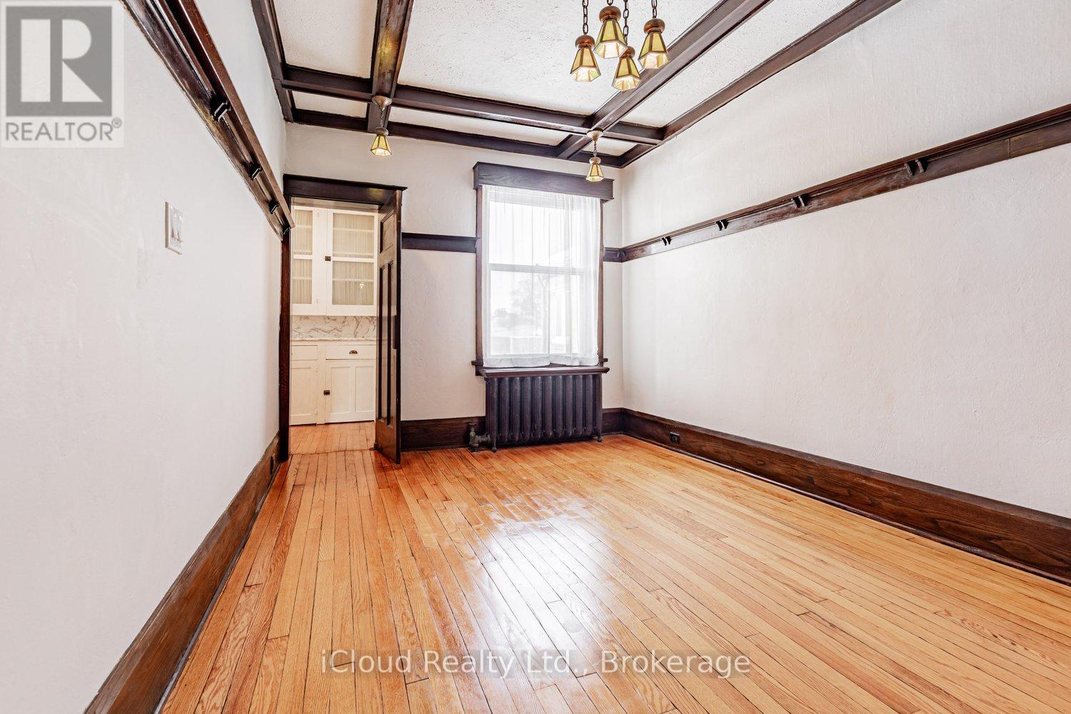 74 Glendale Avenue, Toronto, Ontario  M6R 2T1 - Photo 18 - W12739608