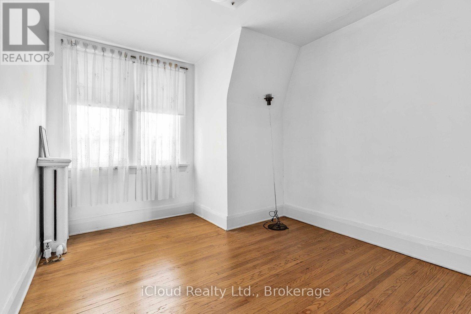 74 Glendale Avenue, Toronto, Ontario  M6R 2T1 - Photo 27 - W12739608