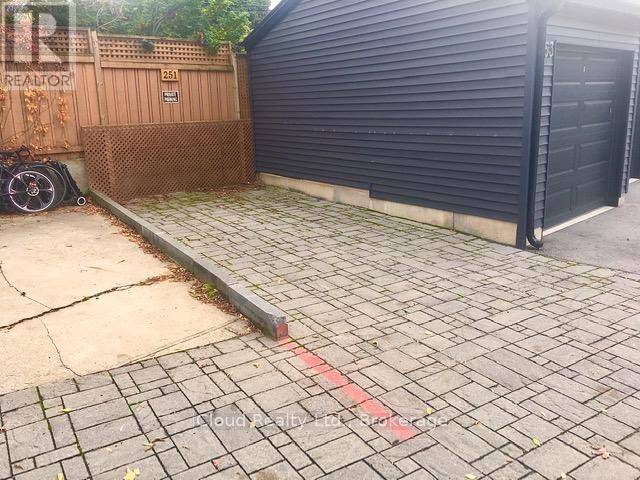 74 Glendale Avenue, Toronto, Ontario  M6R 2T1 - Photo 47 - W12739608