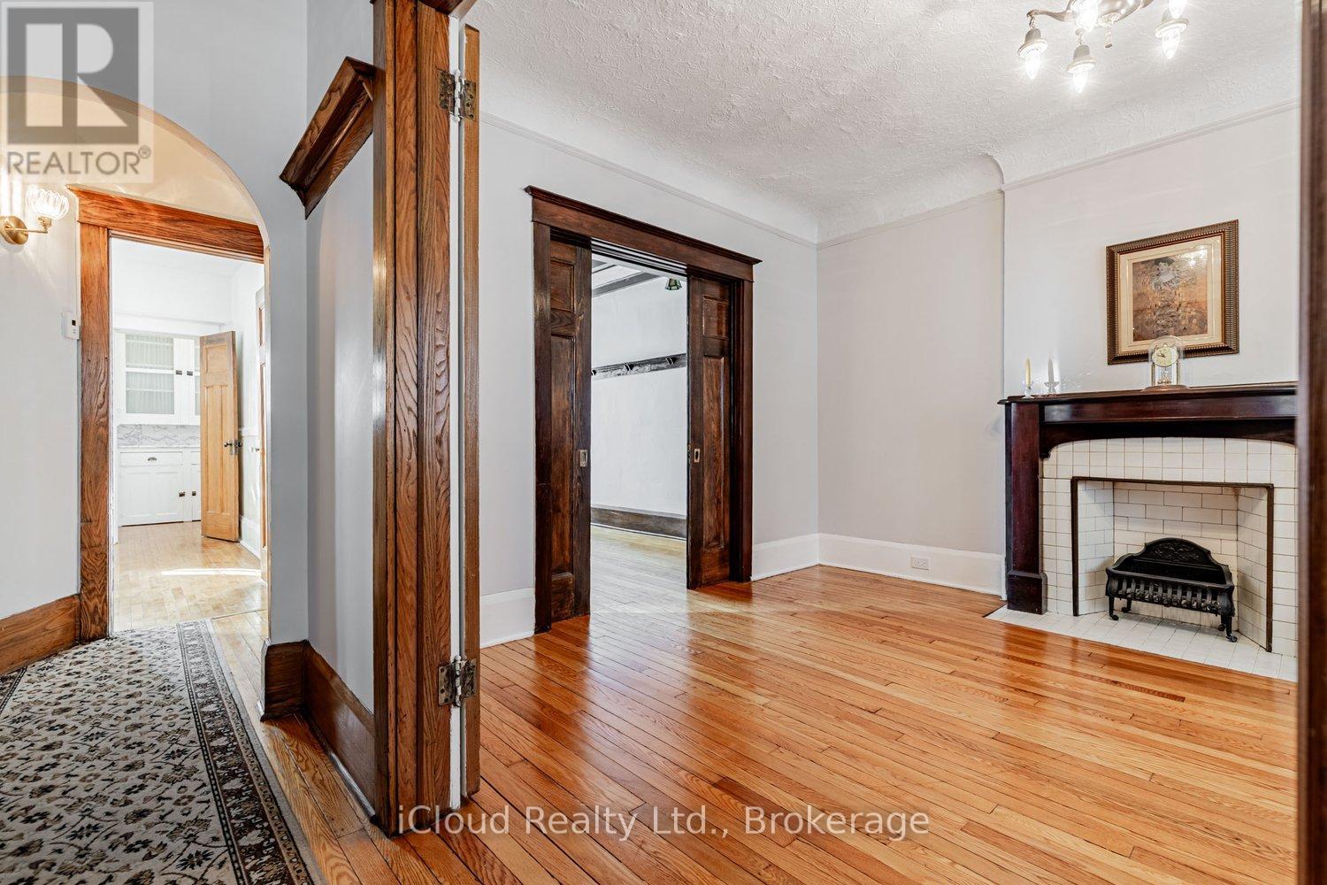 74 Glendale Avenue, Toronto, Ontario  M6R 2T1 - Photo 7 - W12739608