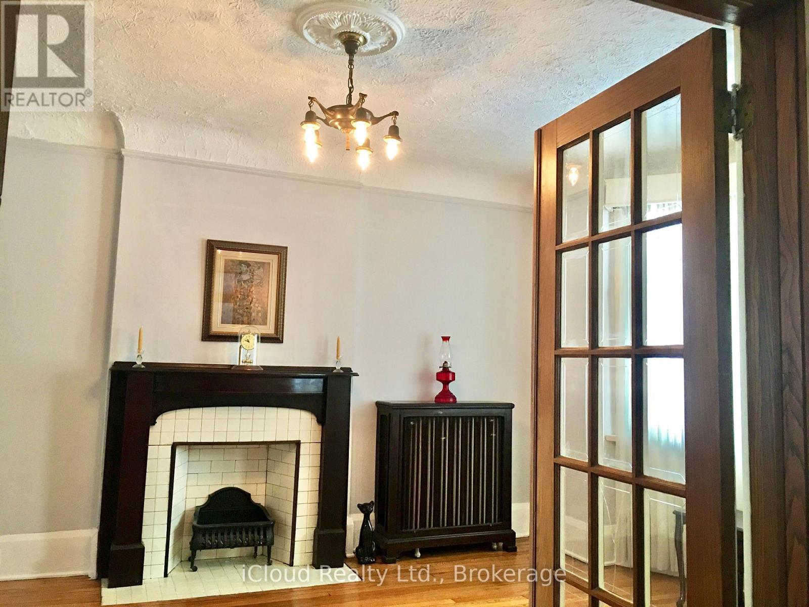 74 Glendale Avenue, Toronto, Ontario  M6R 2T1 - Photo 8 - W12739608