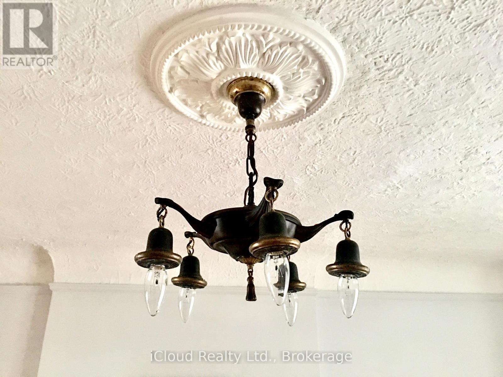 74 Glendale Avenue, Toronto, Ontario  M6R 2T1 - Photo 9 - W12739608