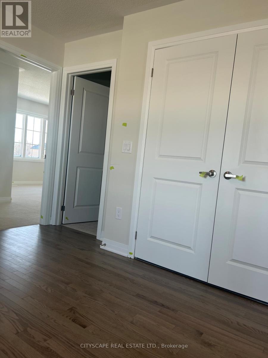 1064 Dent Terrace, Milton, Ontario  L9T 0A3 - Photo 8 - W12739610