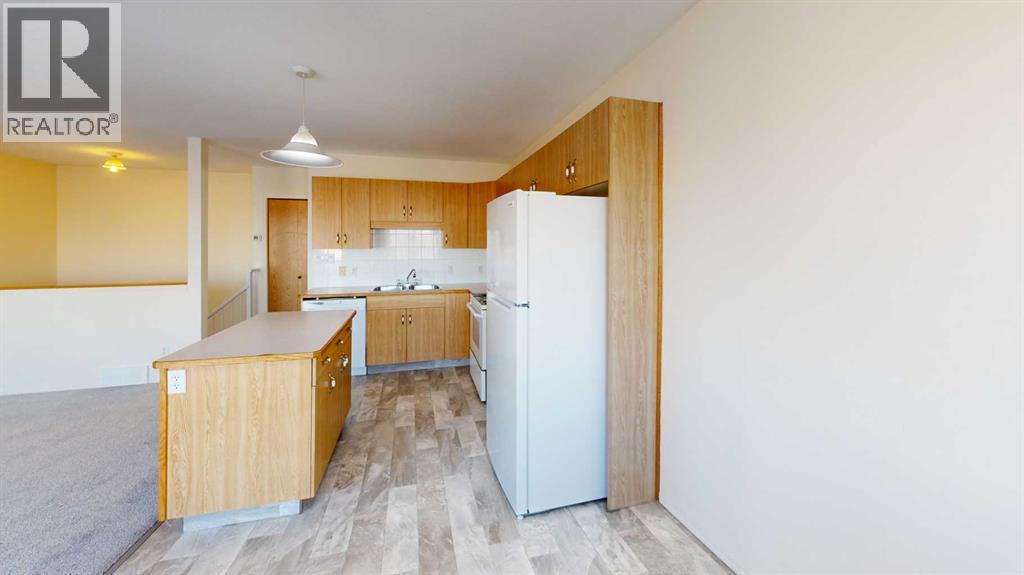 4, 236 St. James Boulevard N, Lethbridge, Alberta  T1H 6R3 - Photo 2 - A2282446