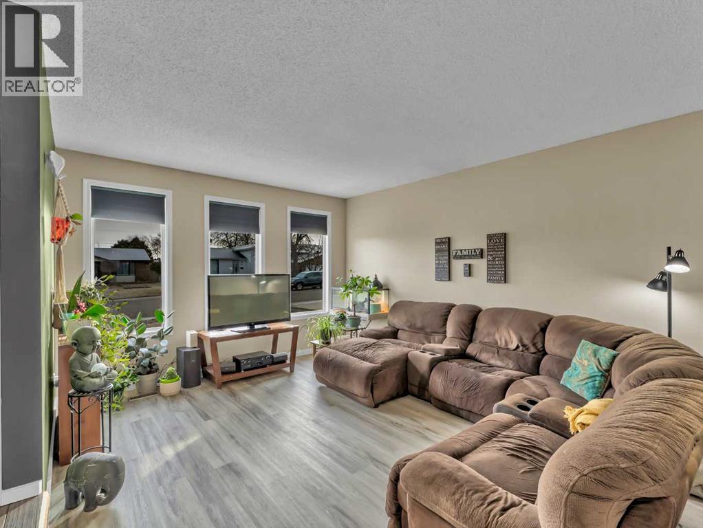 922 5 Street Se, Redcliff, Alberta  T0J 2P0 - Photo 7 - A2279026