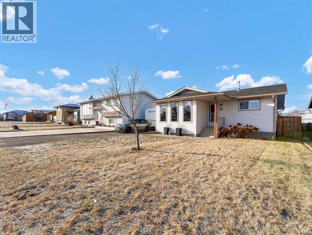 922 5 Street Se, Redcliff, Alberta  T0J 2P0 - Photo 2 - A2279026