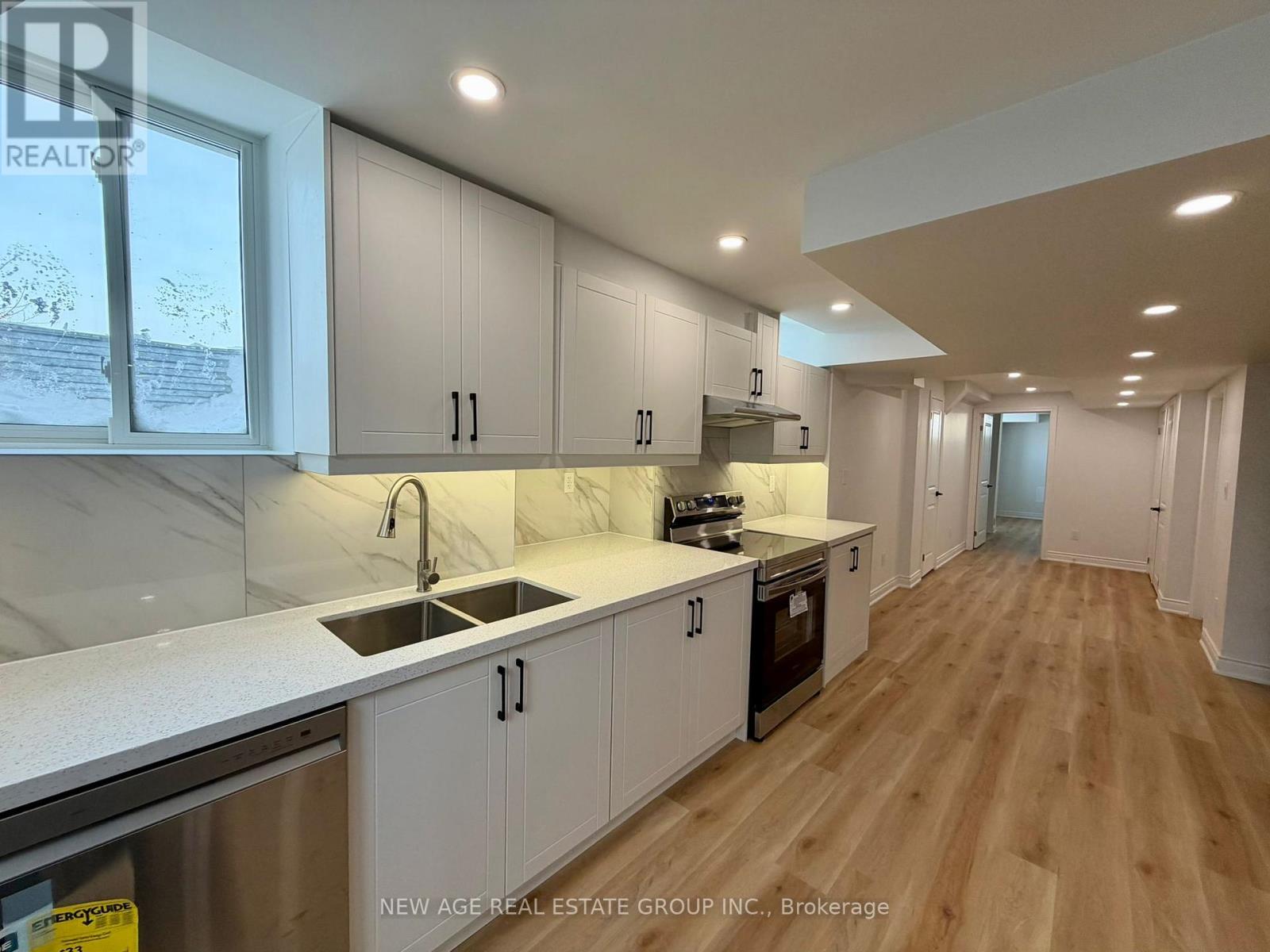 47 Mountain Heights Pl Place, Hamilton, Ontario  L8B 1X7 - Photo 4 - X12739584