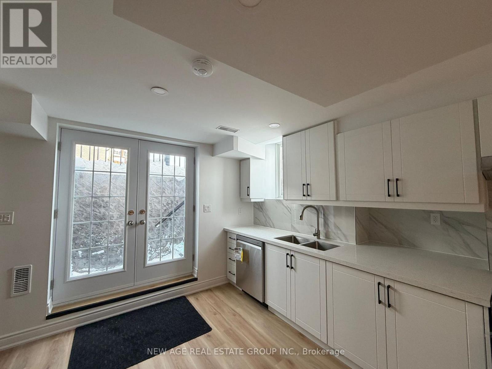 47 Mountain Heights Pl Place, Hamilton, Ontario  L8B 1X7 - Photo 5 - X12739584