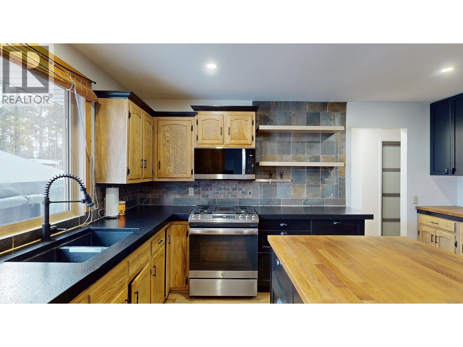 958 Galbraith Drive, Elkford, British Columbia  V0B 1H0 - Photo 14 - 10374242