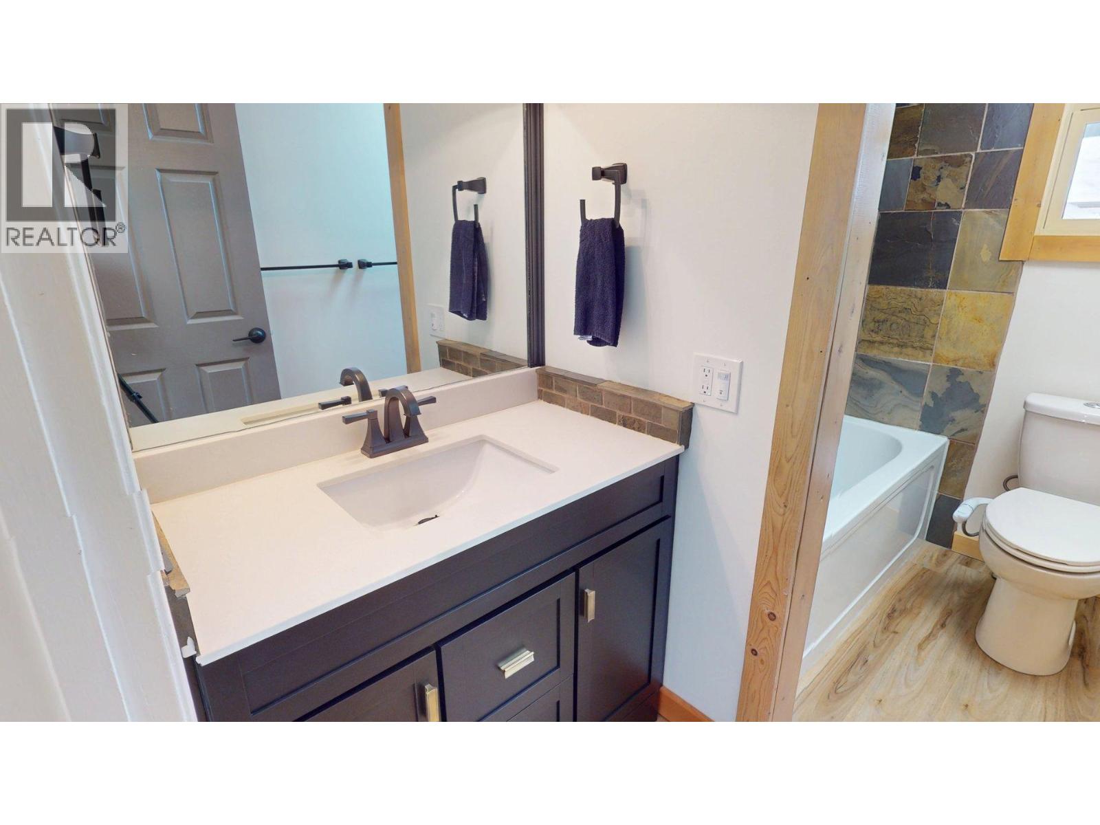 958 Galbraith Drive, Elkford, British Columbia  V0B 1H0 - Photo 16 - 10374242