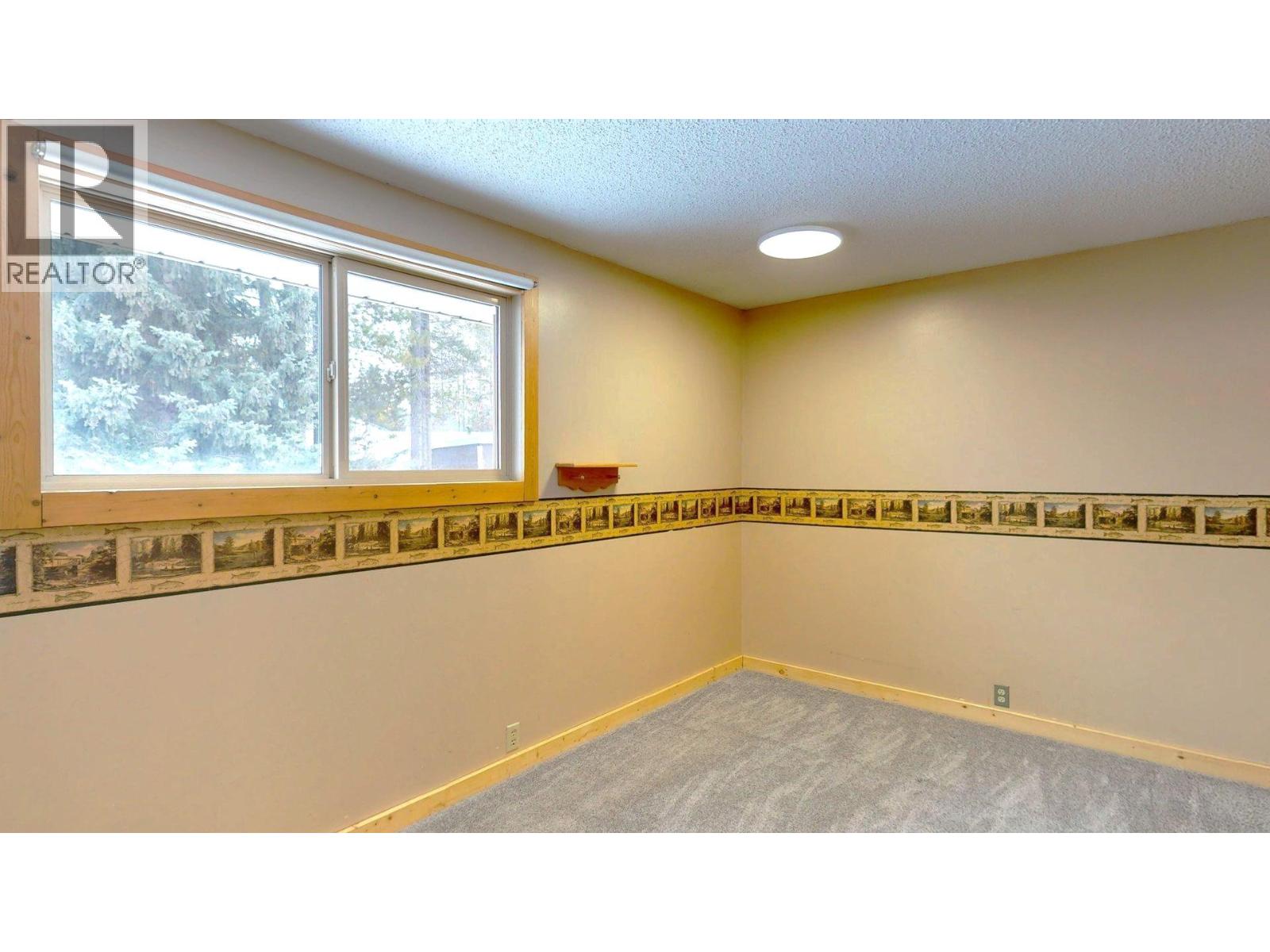 958 Galbraith Drive, Elkford, British Columbia  V0B 1H0 - Photo 18 - 10374242