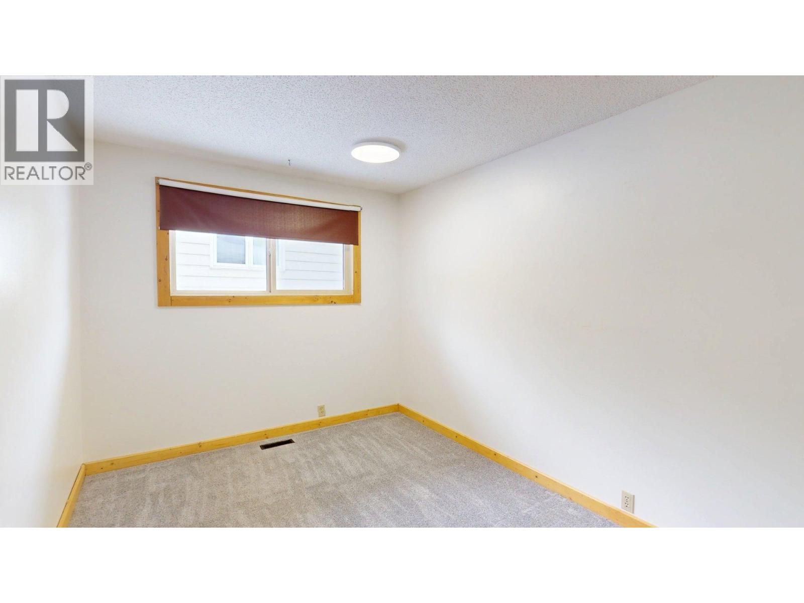 958 Galbraith Drive, Elkford, British Columbia  V0B 1H0 - Photo 21 - 10374242