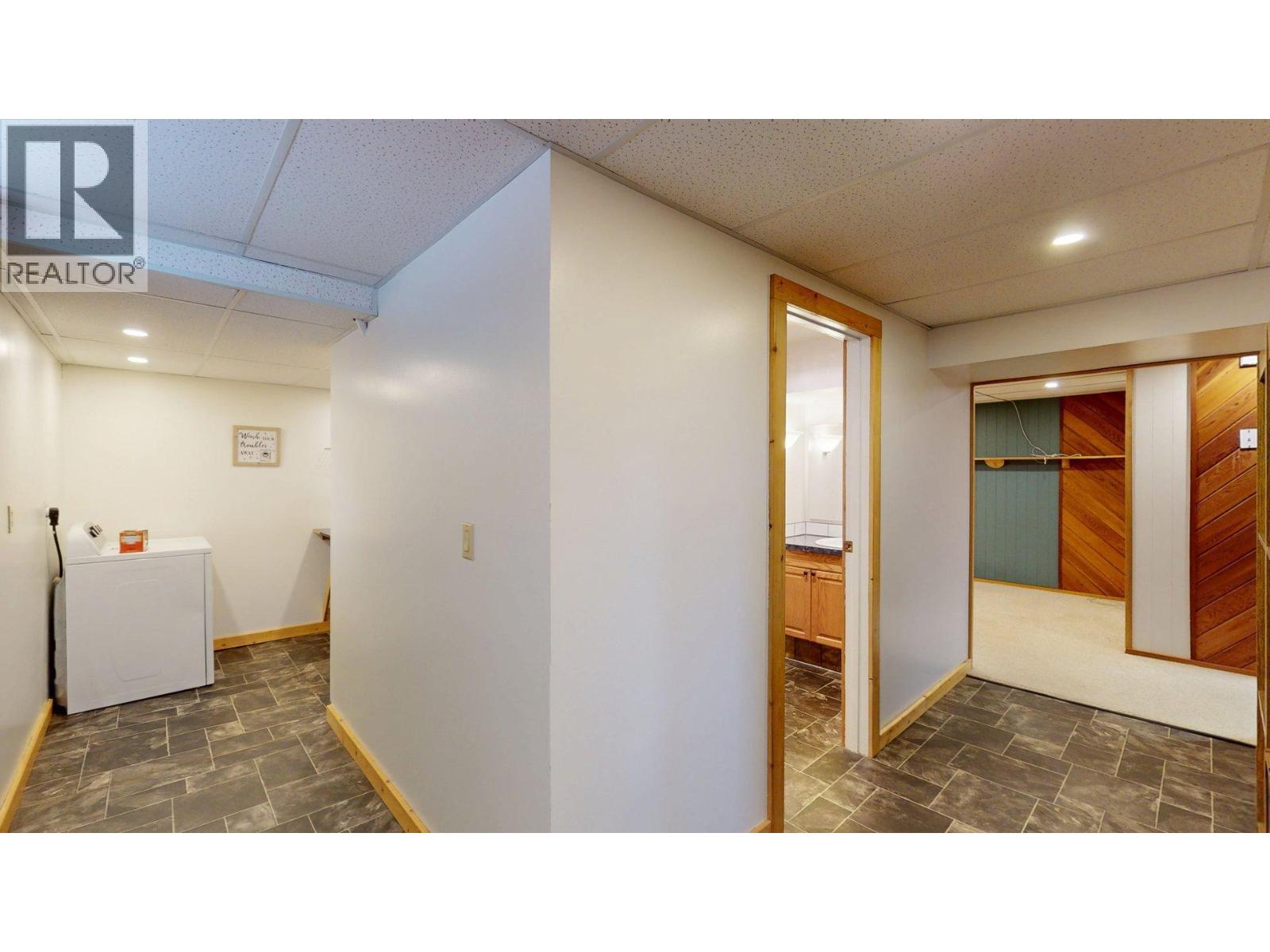 958 Galbraith Drive, Elkford, British Columbia  V0B 1H0 - Photo 32 - 10374242