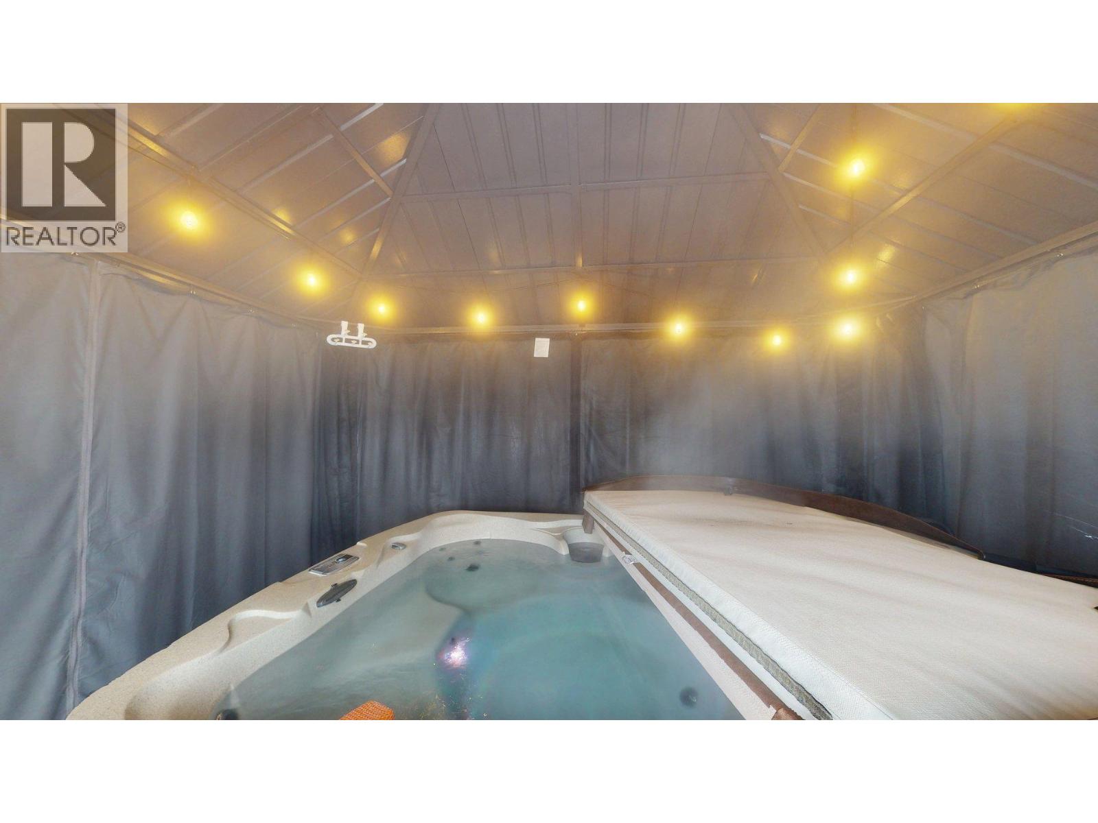 958 Galbraith Drive, Elkford, British Columbia  V0B 1H0 - Photo 45 - 10374242