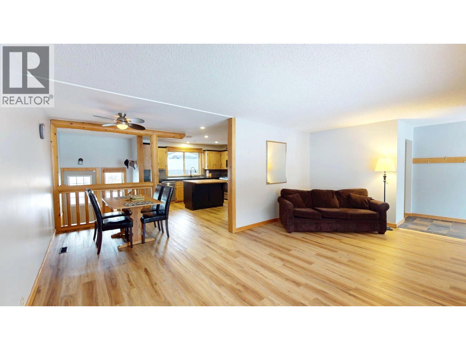 958 Galbraith Drive, Elkford, British Columbia  V0B 1H0 - Photo 6 - 10374242