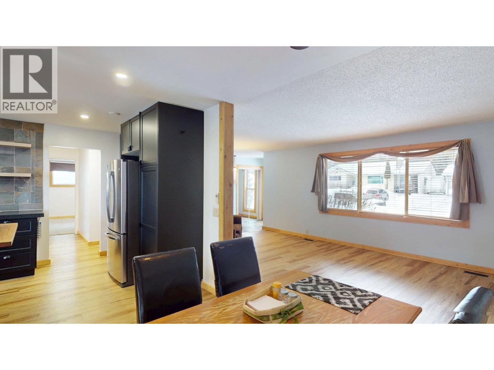 958 Galbraith Drive, Elkford, British Columbia  V0B 1H0 - Photo 9 - 10374242