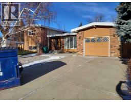 1714 St Andrew Road N, Lethbridge, Alberta