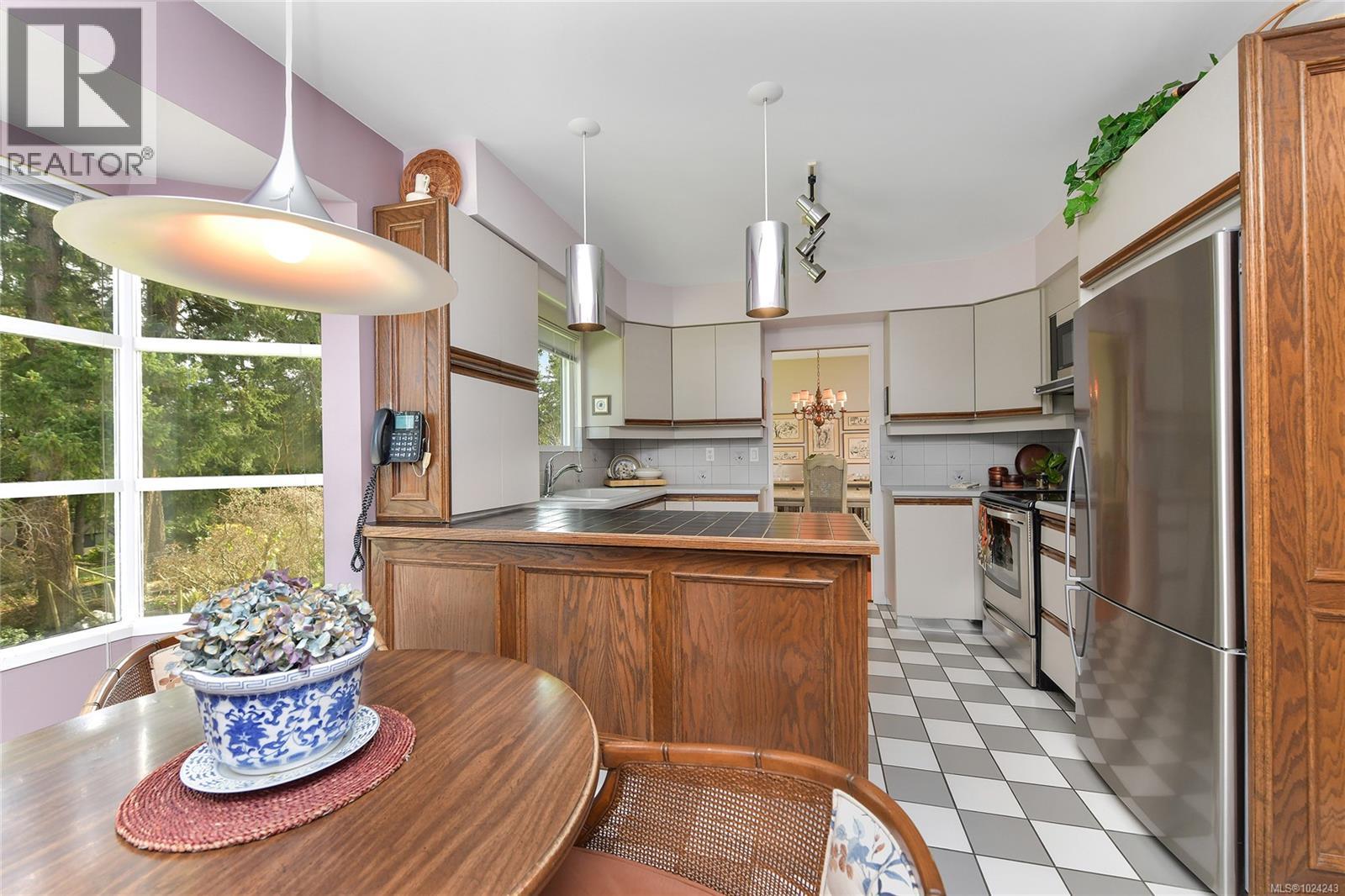 4911 Sea Ridge Dr, Saanich, British Columbia  V8Y 2B5 - Photo 18 - 1024243