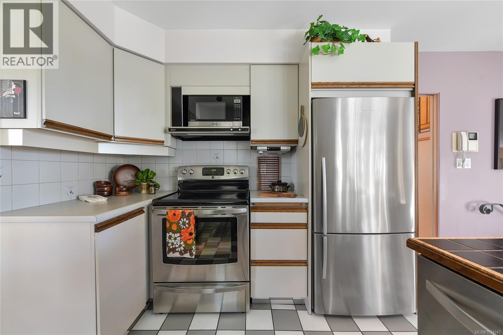 4911 Sea Ridge Dr, Saanich, British Columbia  V8Y 2B5 - Photo 20 - 1024243