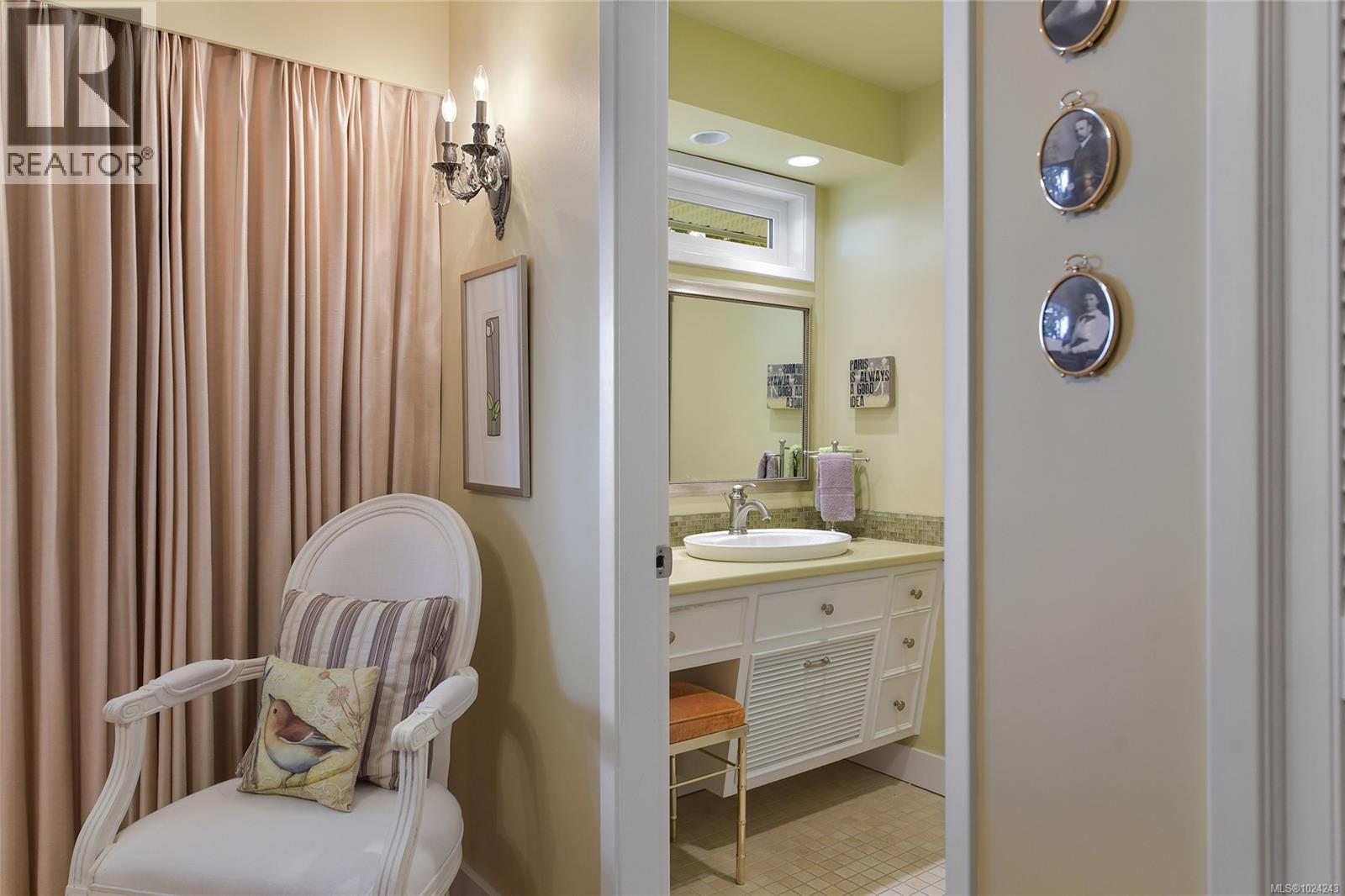 4911 Sea Ridge Dr, Saanich, British Columbia  V8Y 2B5 - Photo 43 - 1024243