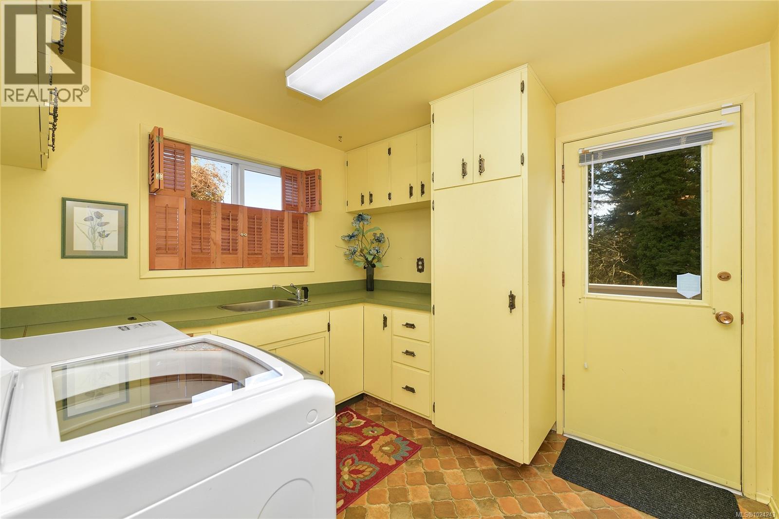 4911 Sea Ridge Dr, Saanich, British Columbia  V8Y 2B5 - Photo 49 - 1024243