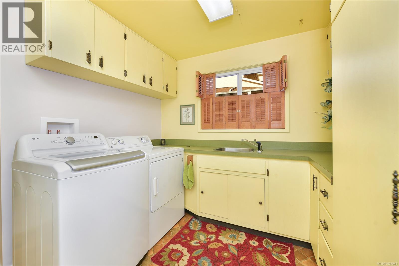 4911 Sea Ridge Dr, Saanich, British Columbia  V8Y 2B5 - Photo 50 - 1024243