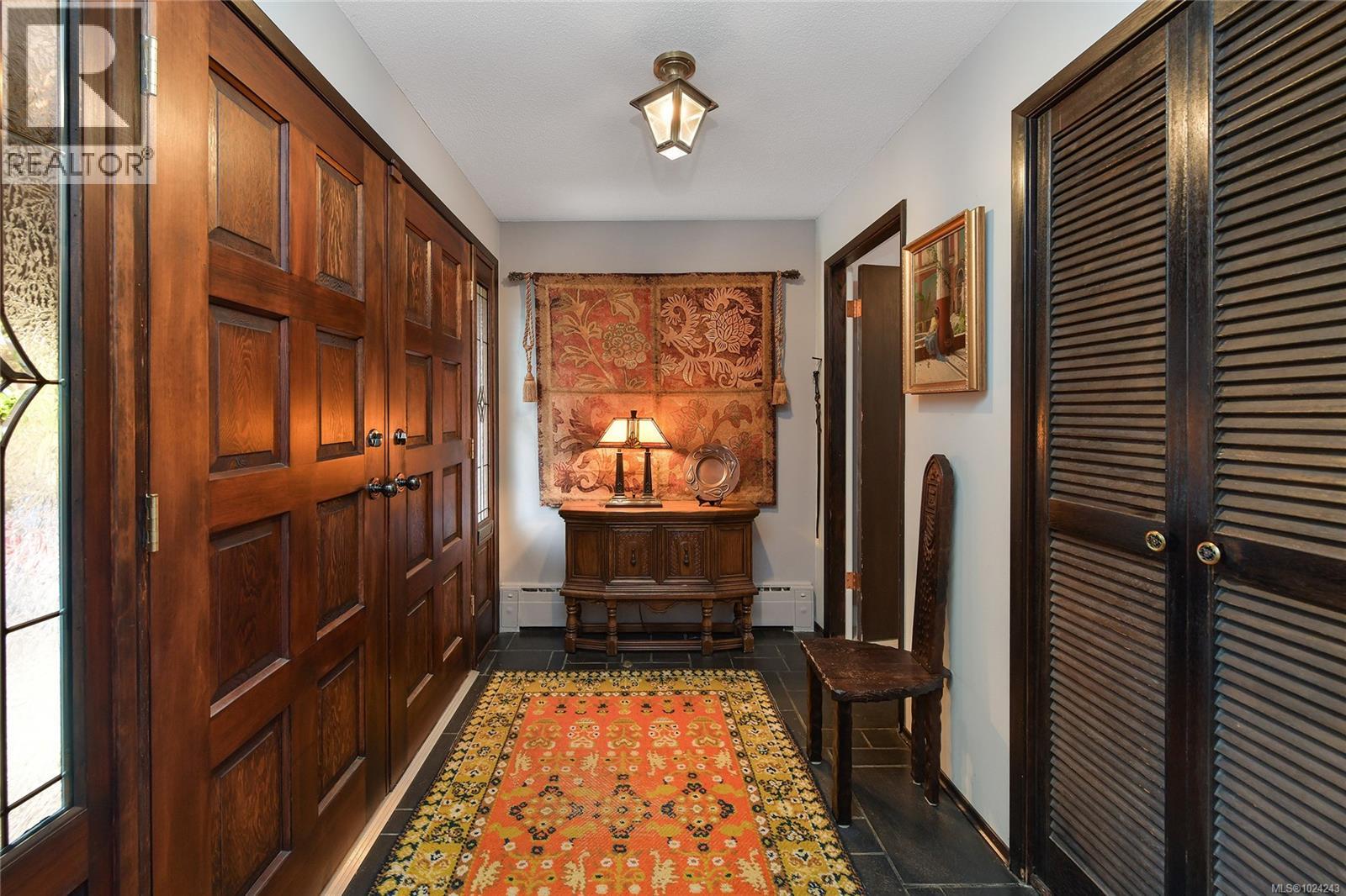 4911 Sea Ridge Dr, Saanich, British Columbia  V8Y 2B5 - Photo 3 - 1024243