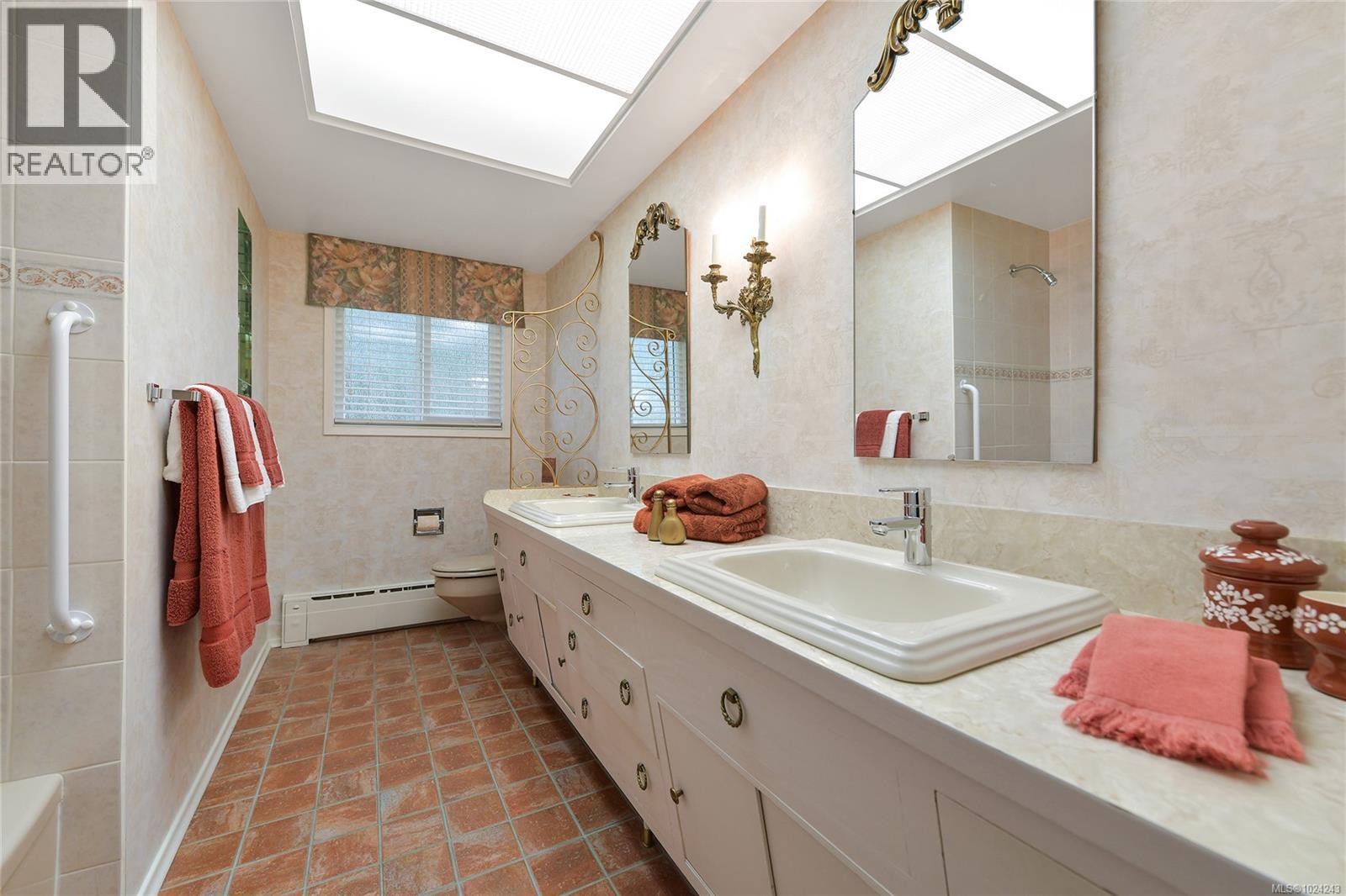 4911 Sea Ridge Dr, Saanich, British Columbia  V8Y 2B5 - Photo 46 - 1024243