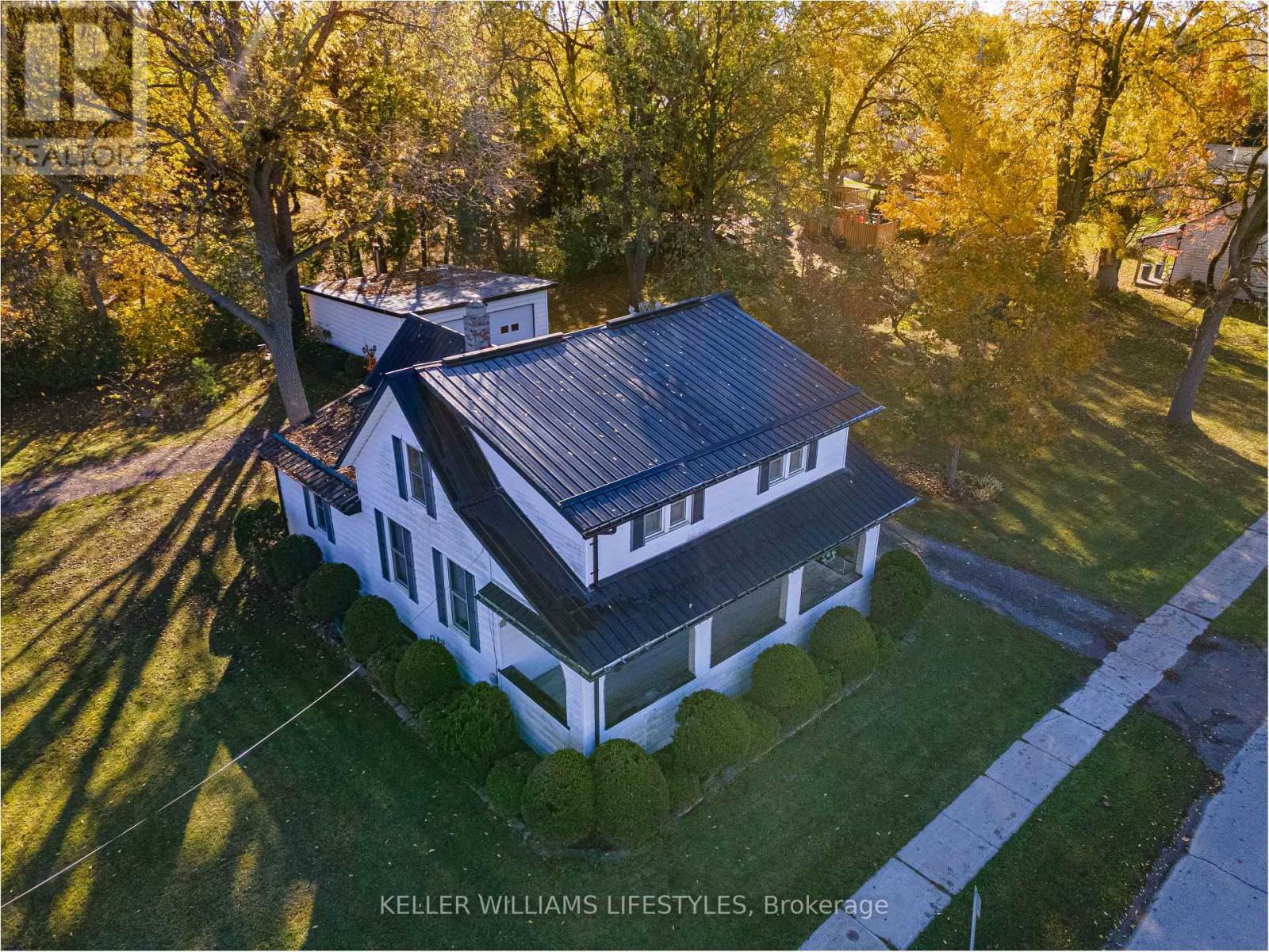 136 QUEEN STREET, North Middlesex, Ontario