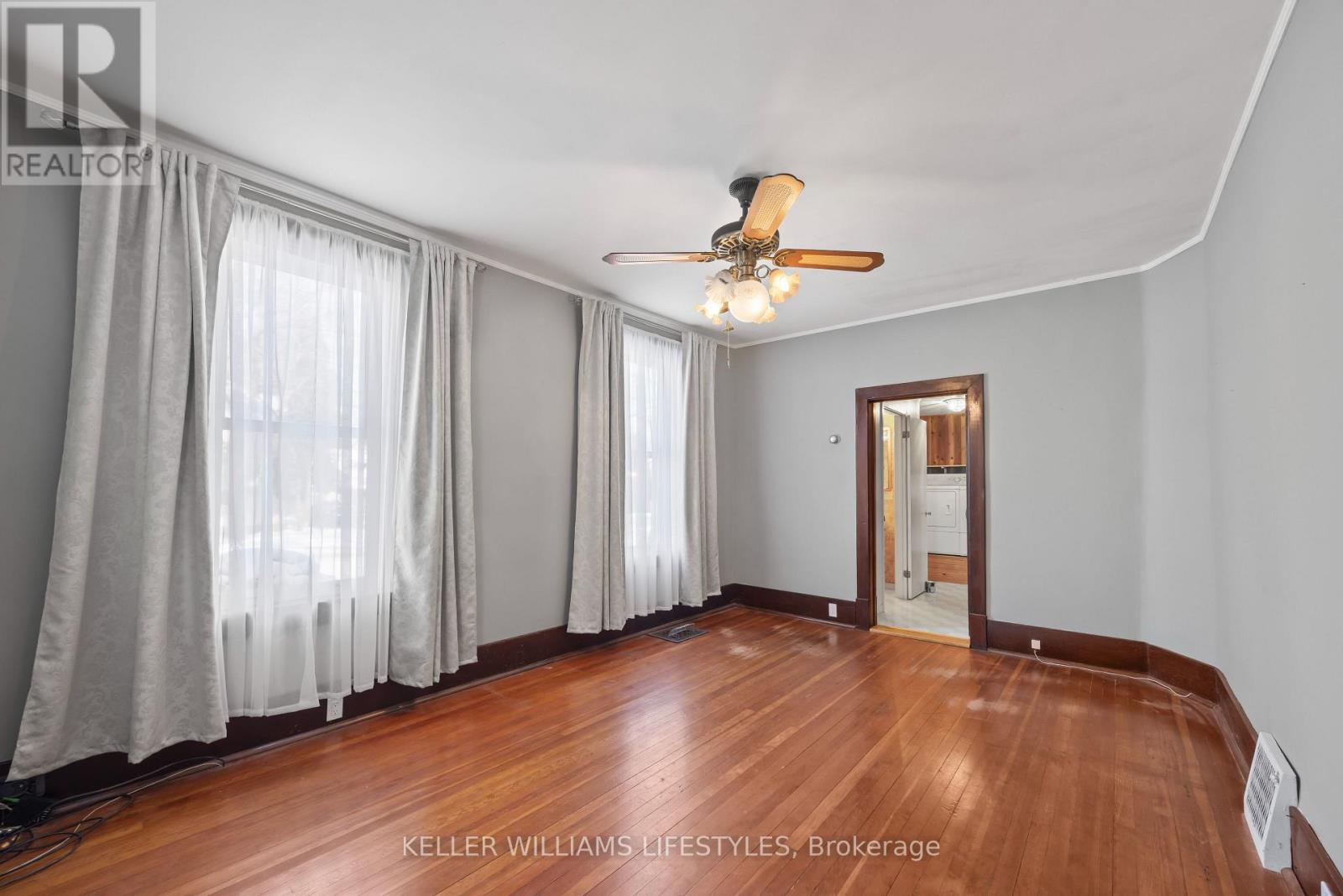 136 Queen Street, North Middlesex, Ontario  N0M 1A0 - Photo 17 - X12739664