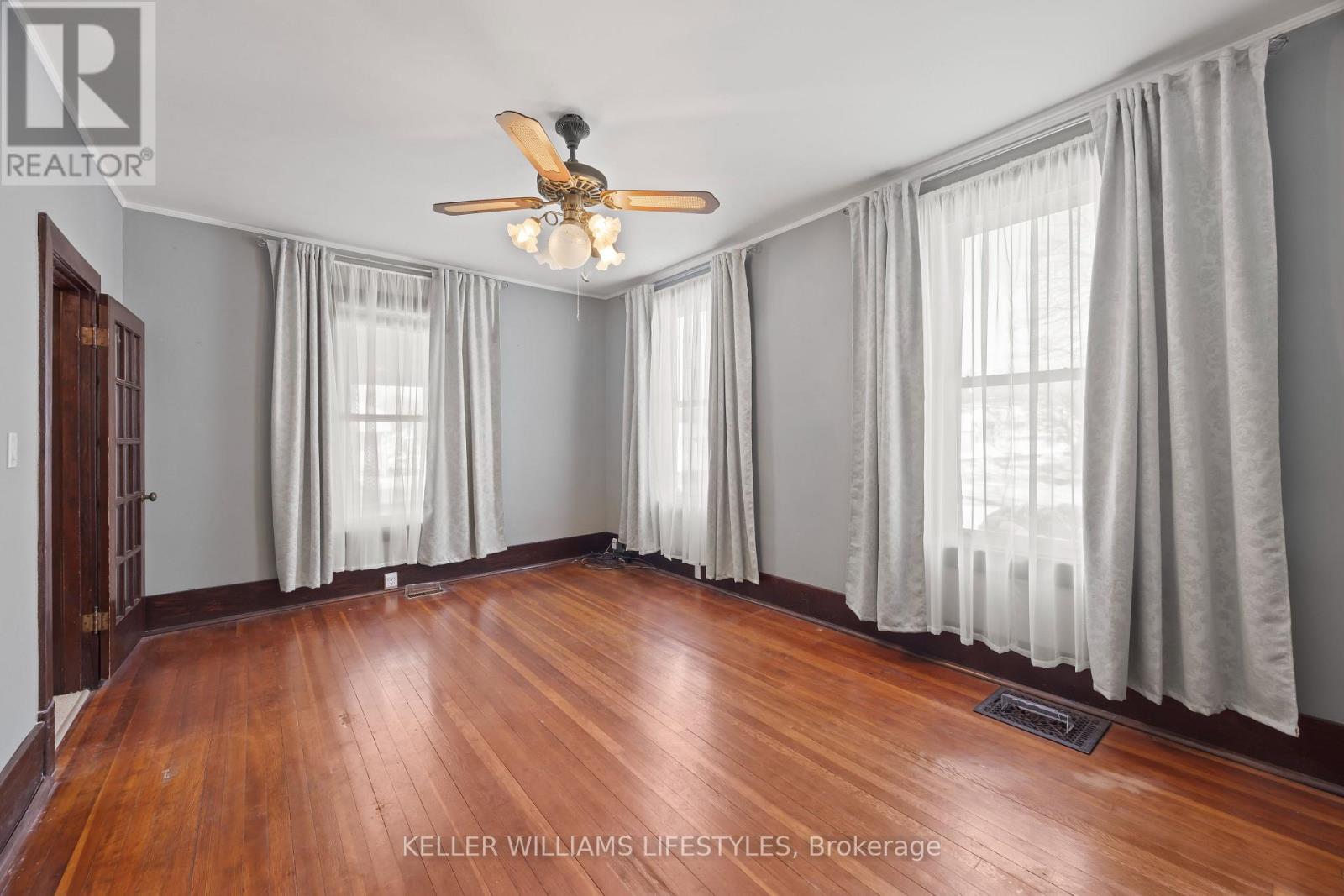 136 Queen Street, North Middlesex, Ontario  N0M 1A0 - Photo 18 - X12739664