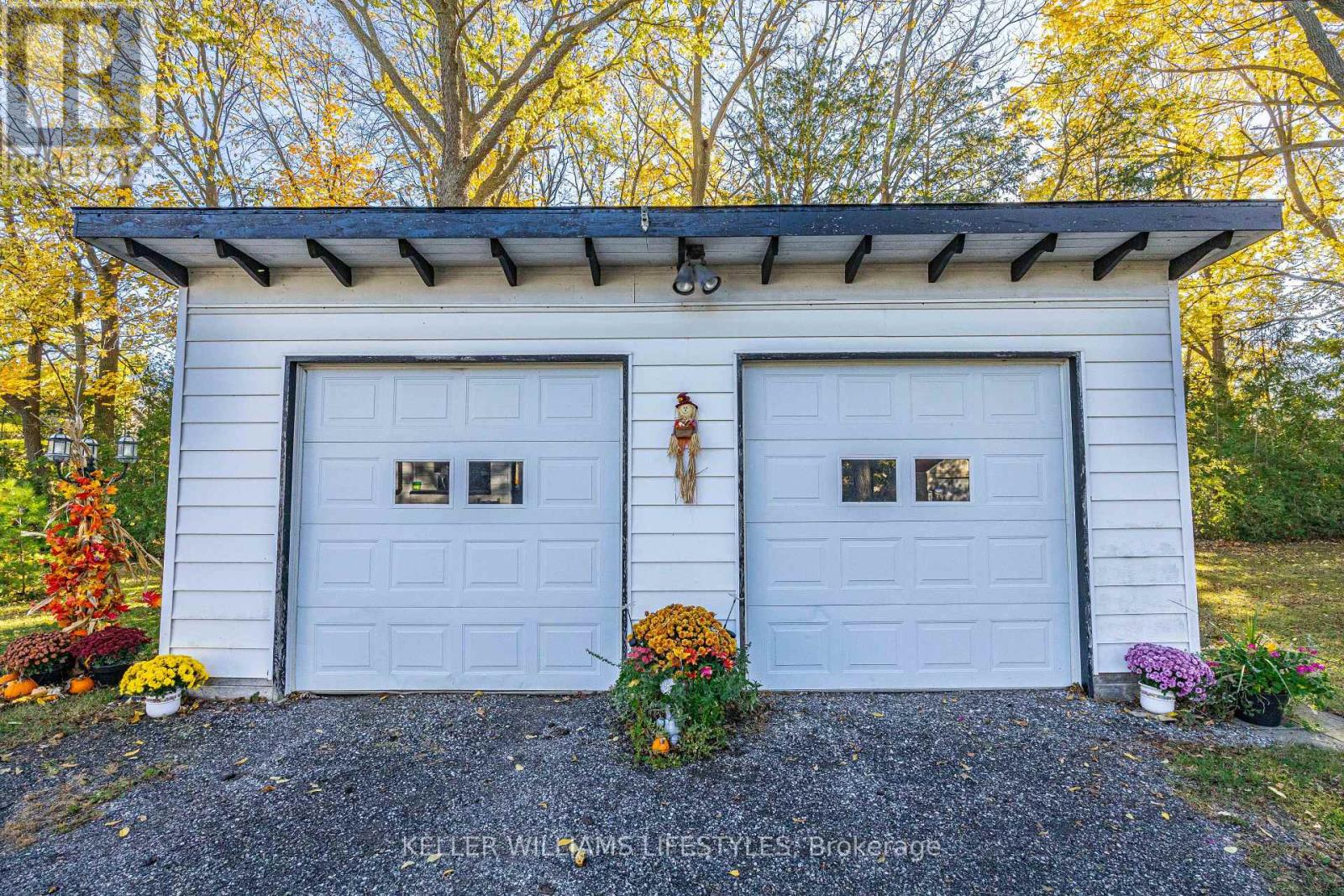 136 Queen Street, North Middlesex, Ontario  N0M 1A0 - Photo 2 - X12739664