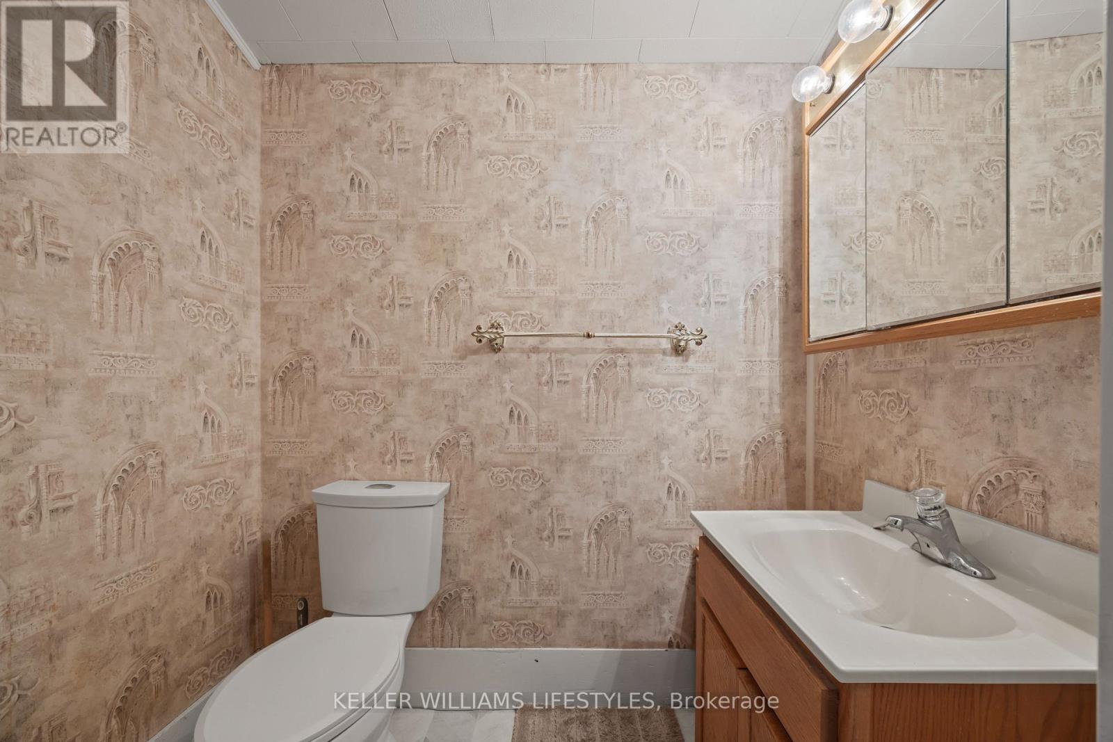 136 Queen Street, North Middlesex, Ontario  N0M 1A0 - Photo 20 - X12739664