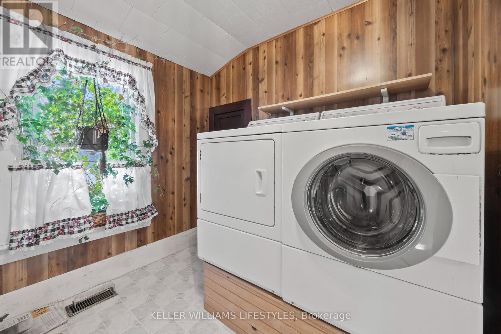 136 Queen Street, North Middlesex, Ontario  N0M 1A0 - Photo 21 - X12739664