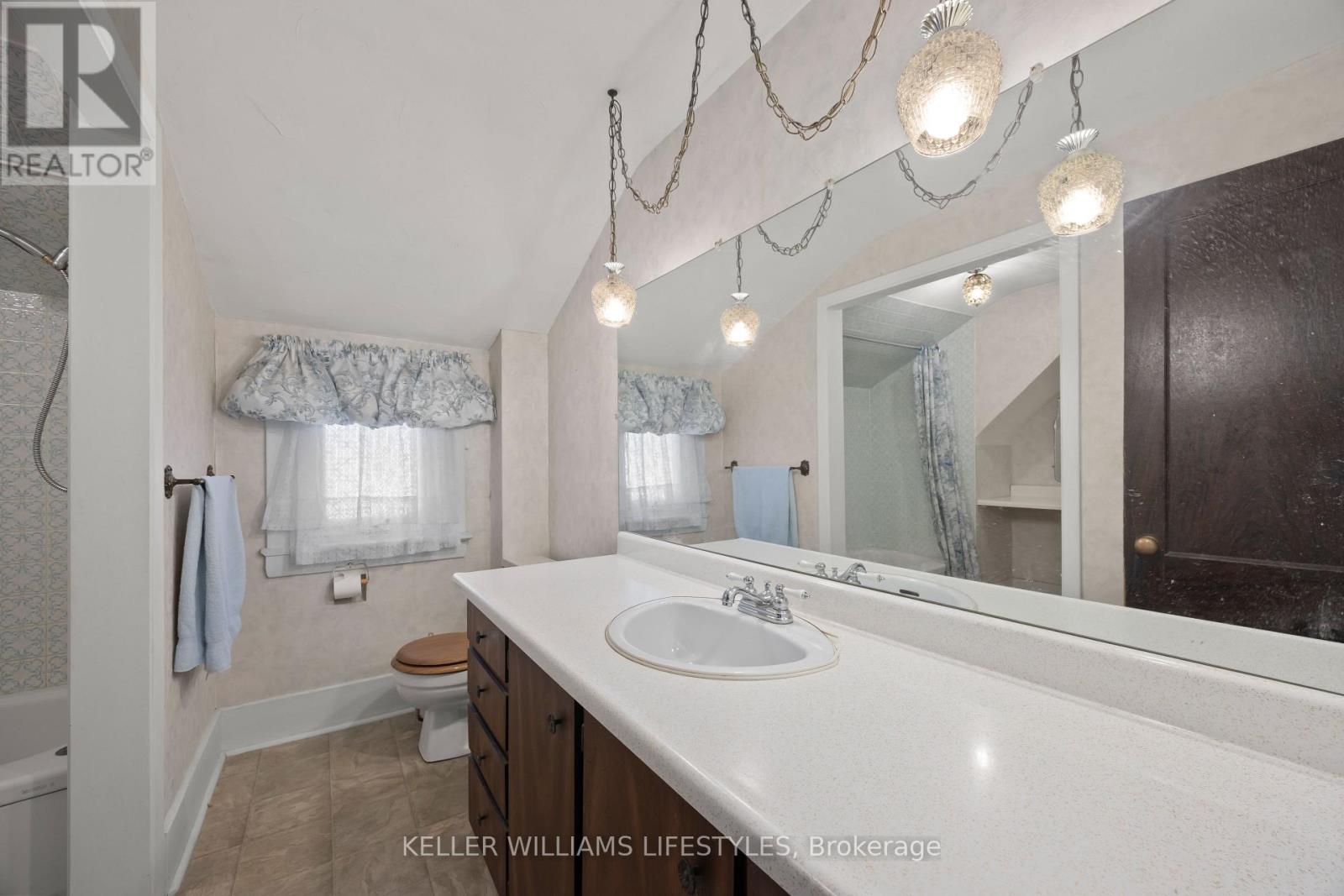 136 Queen Street, North Middlesex, Ontario  N0M 1A0 - Photo 29 - X12739664