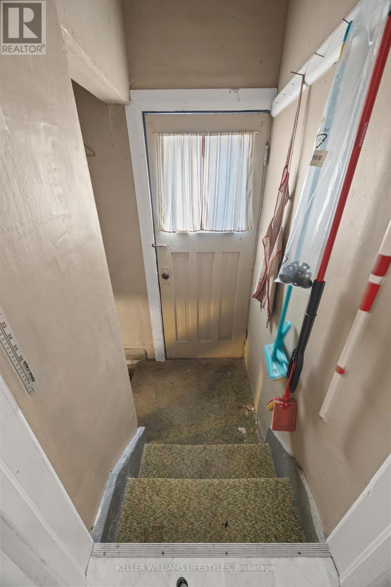 136 Queen Street, North Middlesex, Ontario  N0M 1A0 - Photo 33 - X12739664