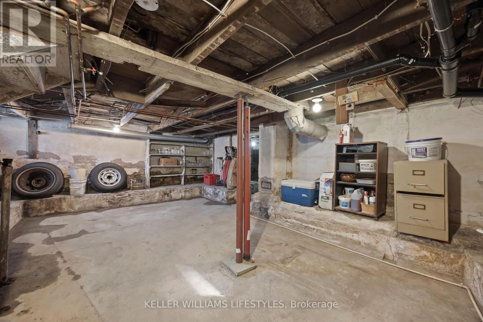 136 Queen Street, North Middlesex, Ontario  N0M 1A0 - Photo 34 - X12739664