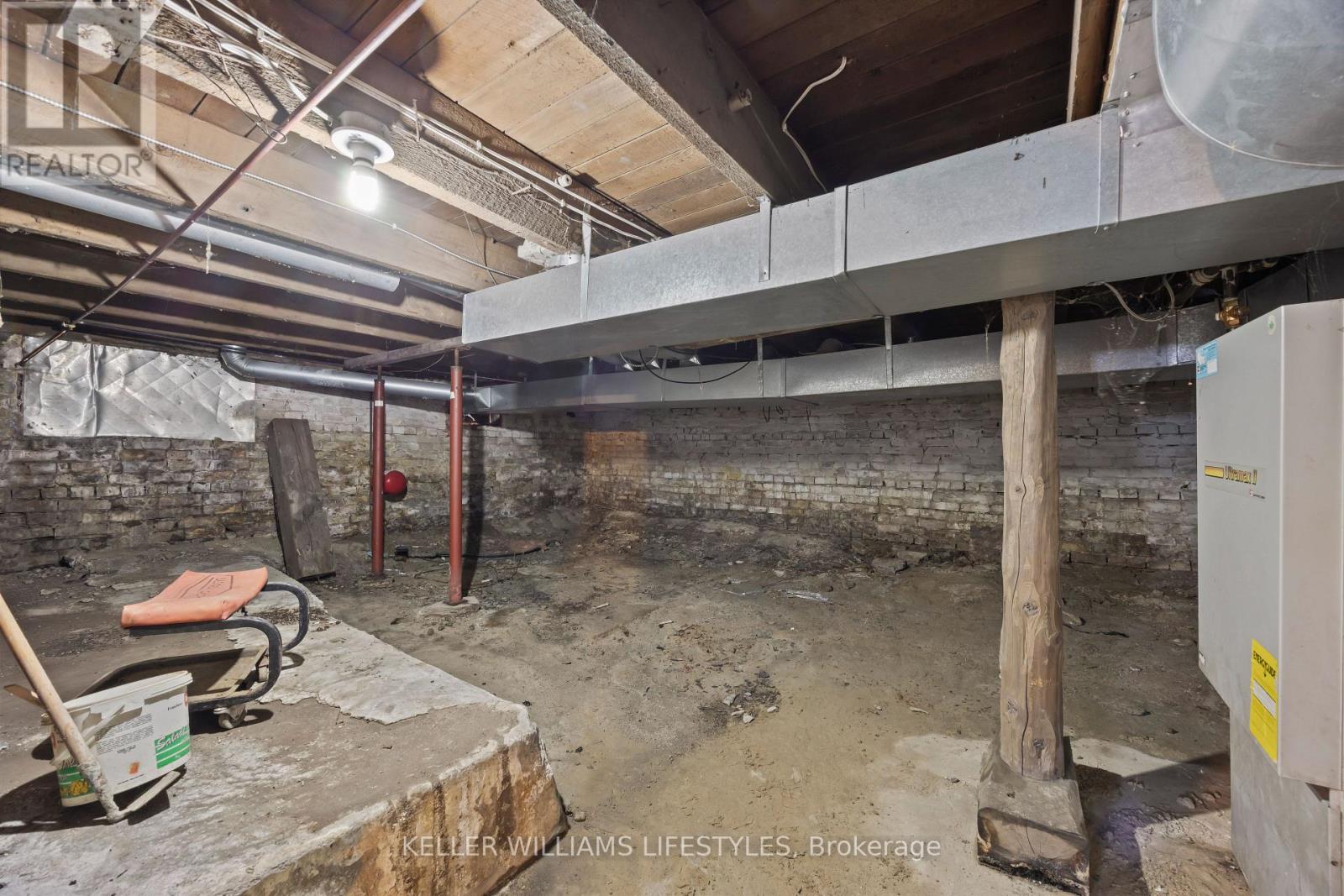 136 Queen Street, North Middlesex, Ontario  N0M 1A0 - Photo 35 - X12739664