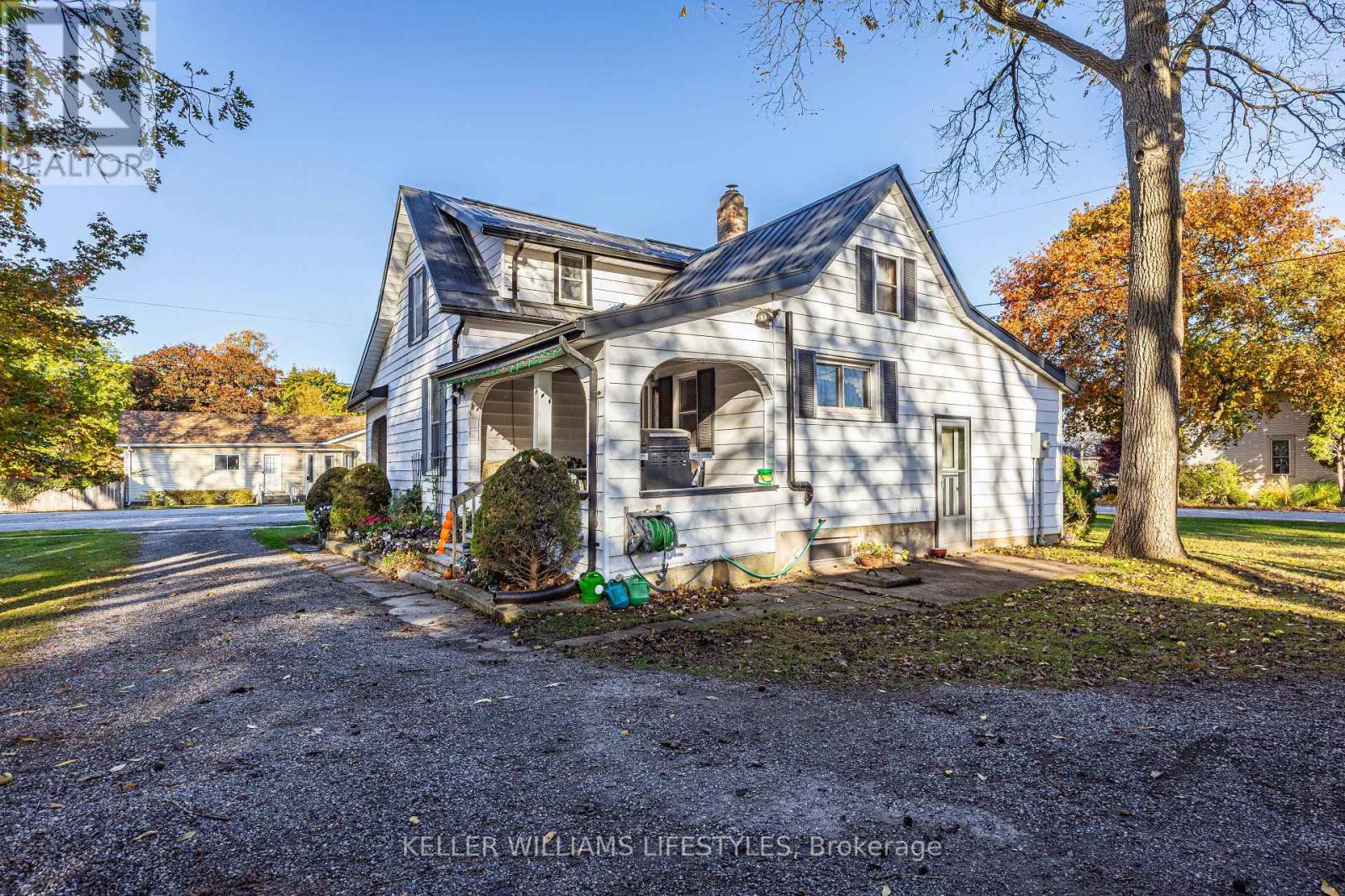 136 Queen Street, North Middlesex, Ontario  N0M 1A0 - Photo 38 - X12739664