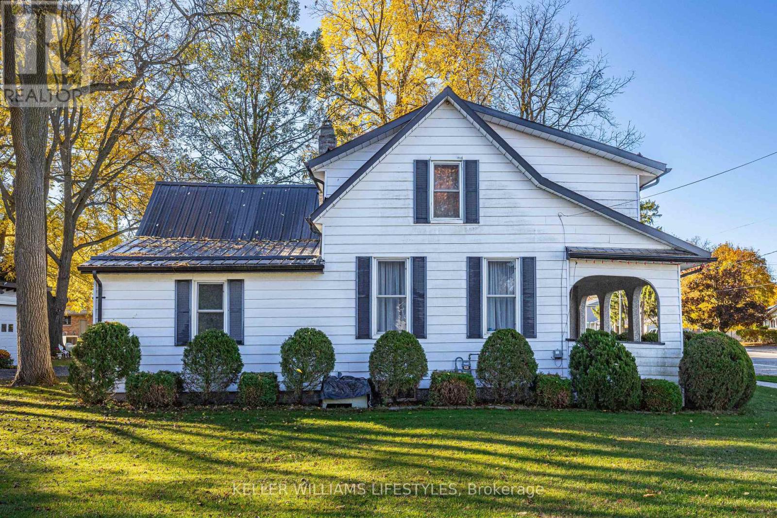 136 Queen Street, North Middlesex, Ontario  N0M 1A0 - Photo 7 - X12739664