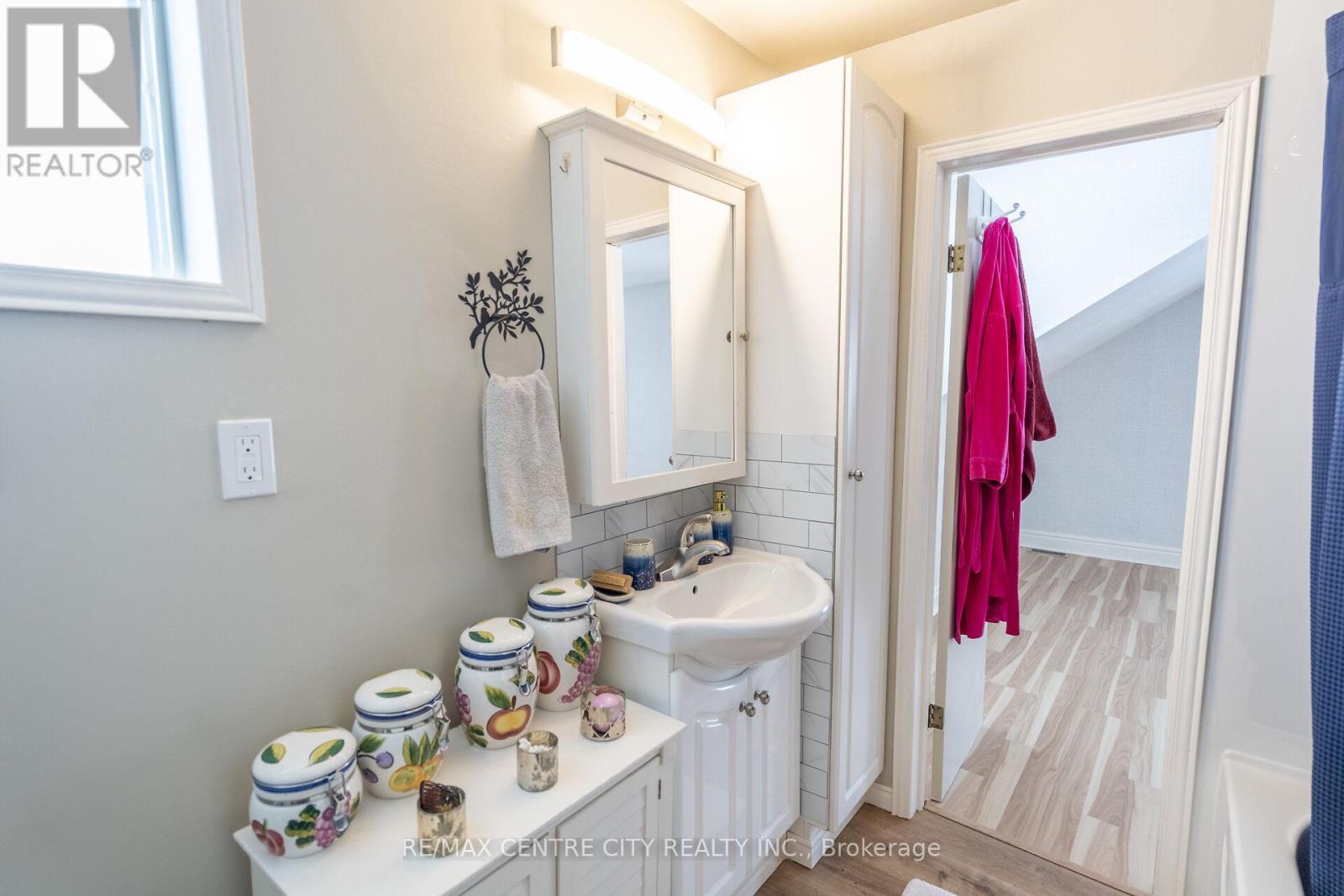 413 Ellis Avenue, Brant, Ontario  N3R 0B8 - Photo 12 - X12739666