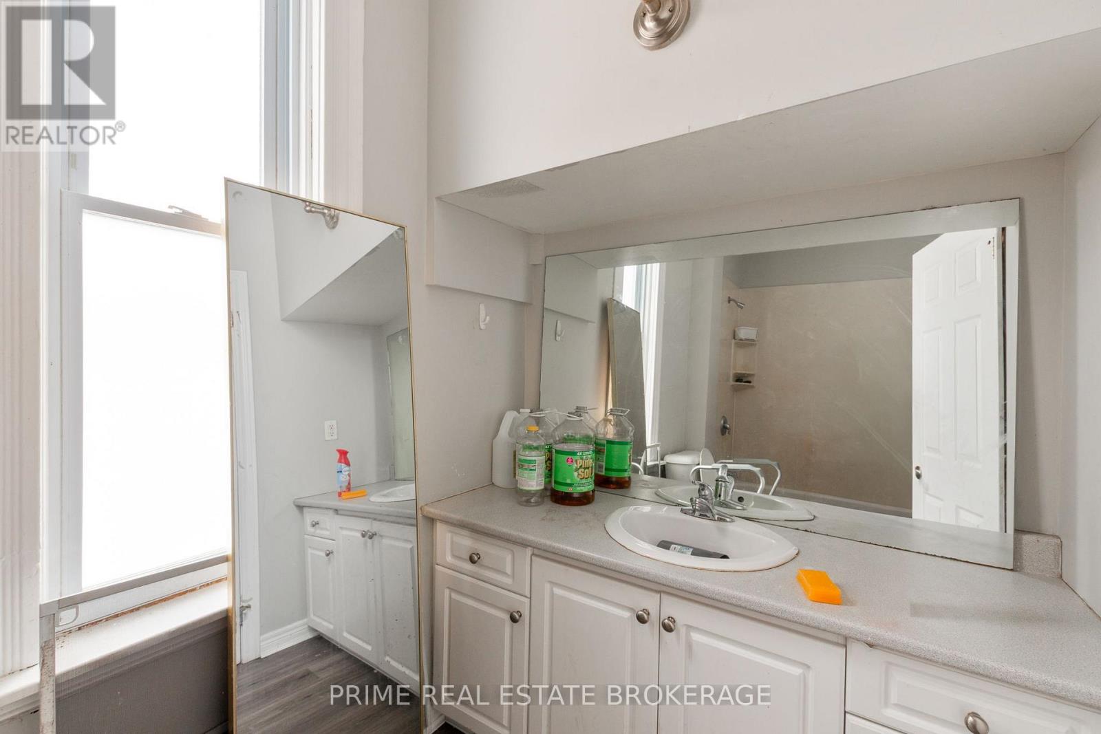 142 John Street, London East, Ontario  N6A 1N8 - Photo 9 - X12739732