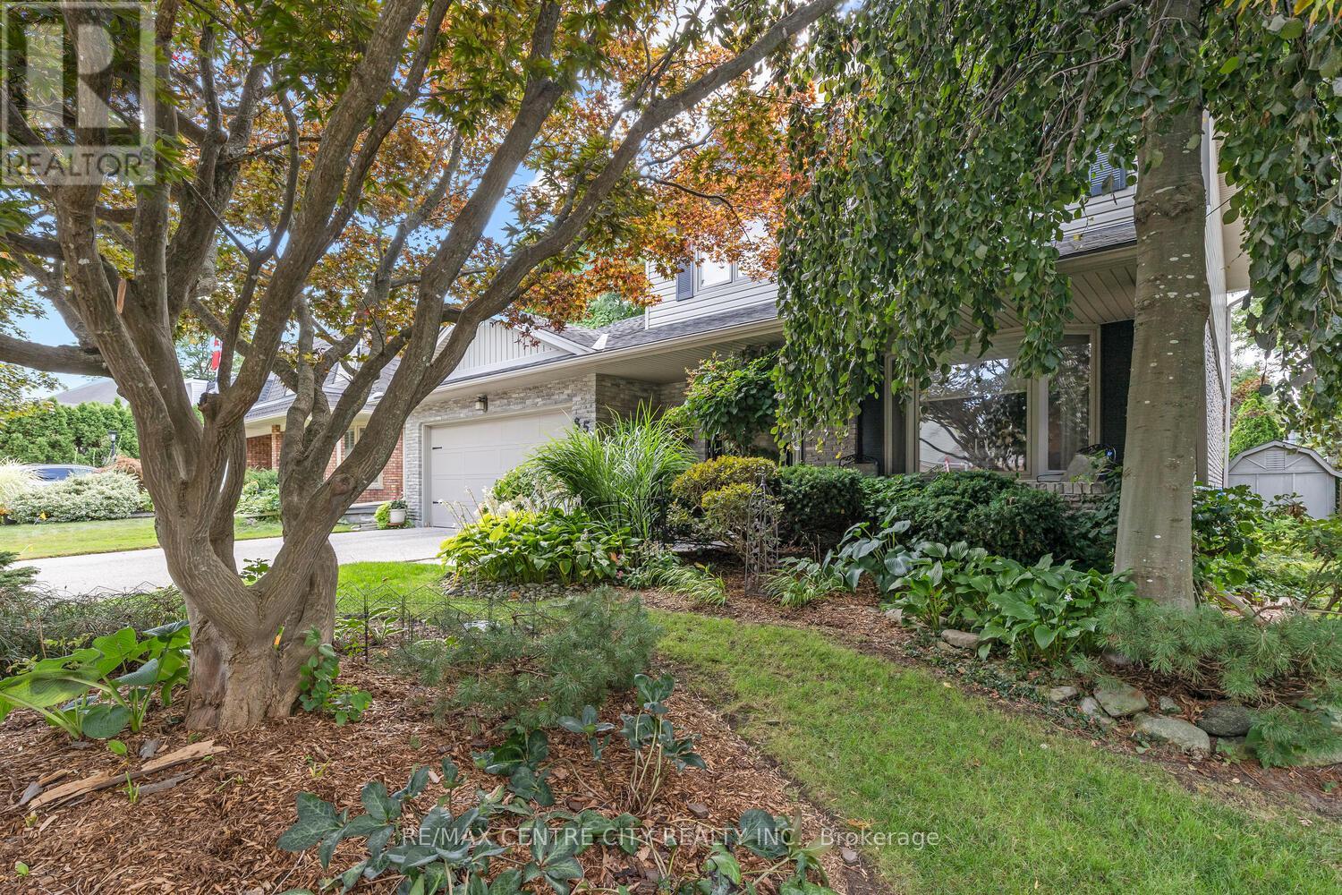 35 Pinegrove Crescent, London South, Ontario  N6J 3Y8 - Photo 2 - X12739794