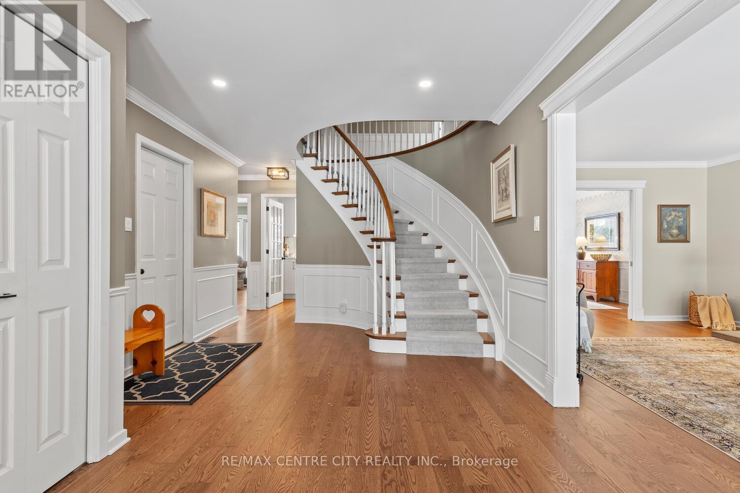 35 Pinegrove Crescent, London South, Ontario  N6J 3Y8 - Photo 4 - X12739794